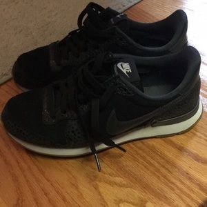 Nike internationalist sneakers
